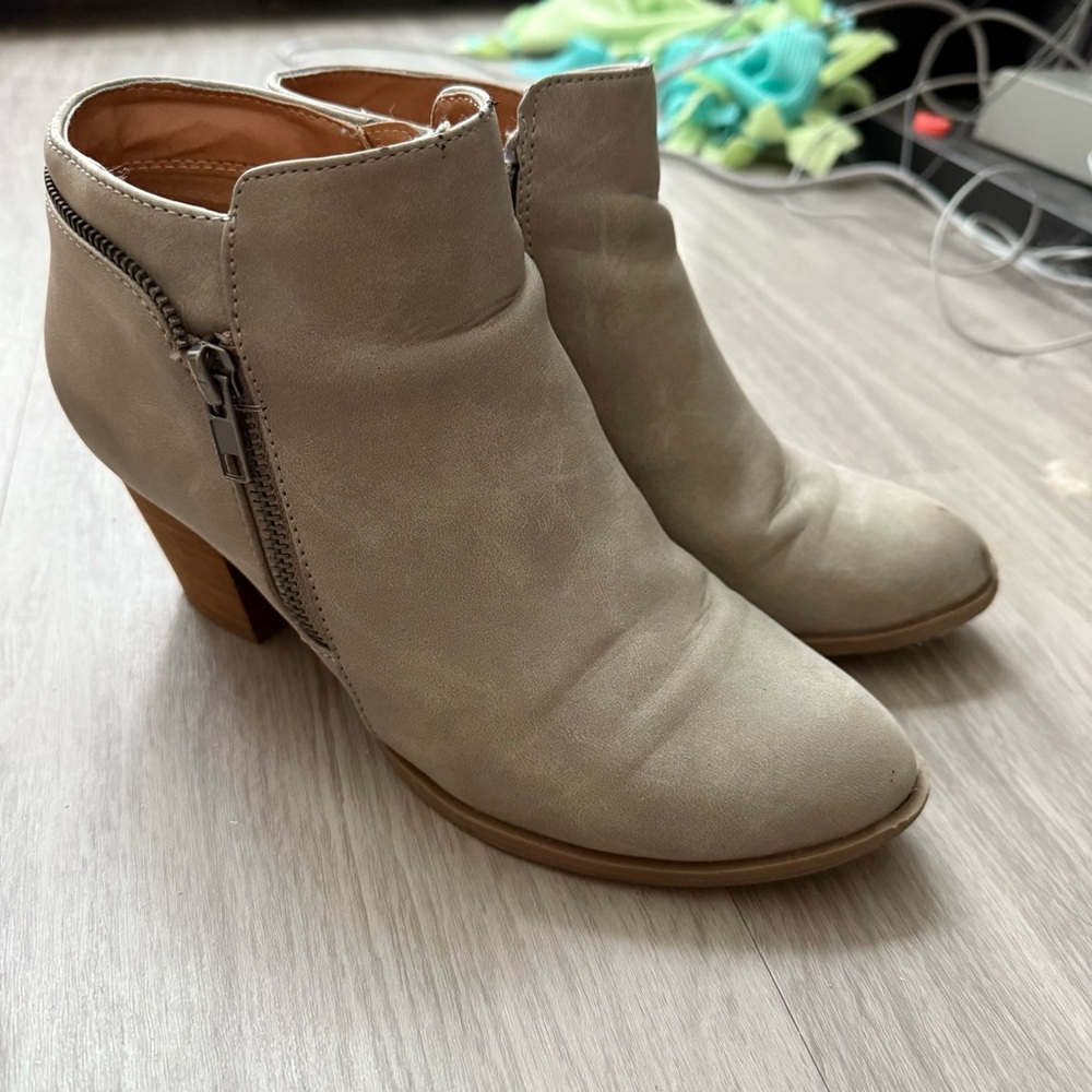 Elegant Grey Ankle Boots